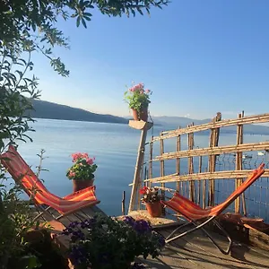 Rosas Guest house